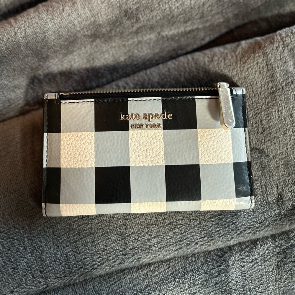 KATE SPADE WALLET ( Used)
